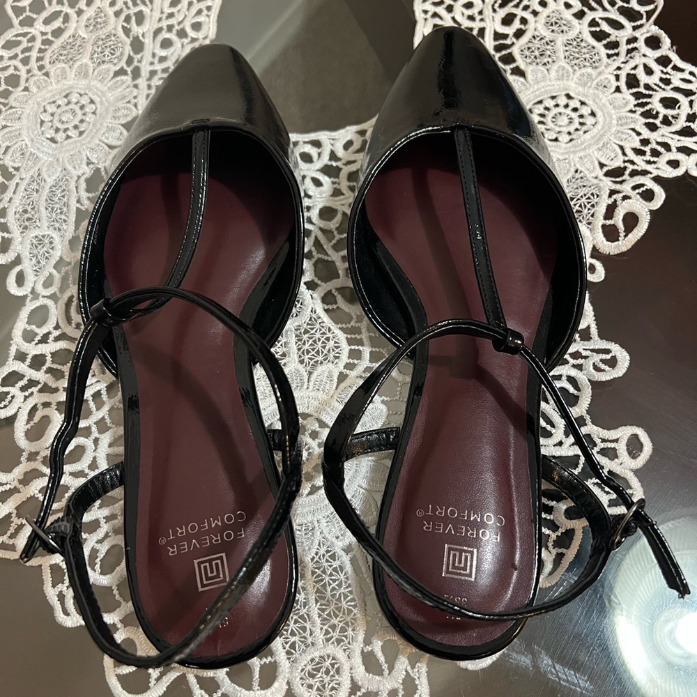 Forever Comfort Black Strappy Flats